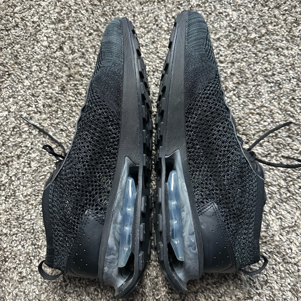 Men's Nike Air Max Flyknit
Racer in Triple Black Size 11.5 Like New - Picture 4 of 7